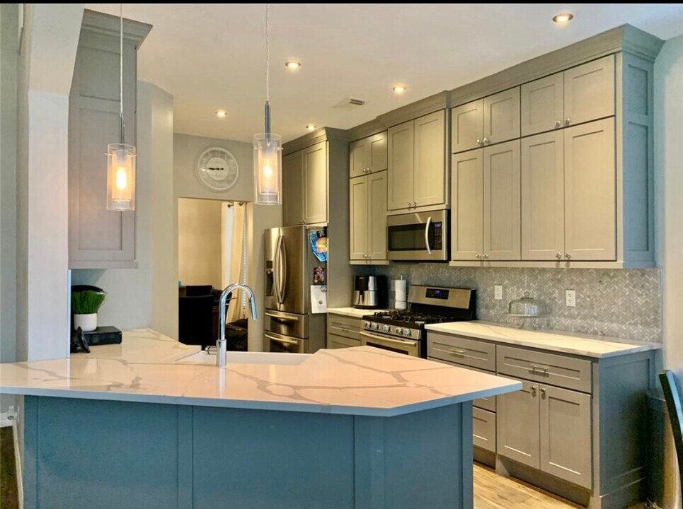 10918 S Falls Terrace in Houston, TX - Building Photo