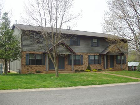 32 Manor Dr in Collinsville, IL - Foto de edificio