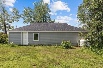 32 Goodell Ave in Morristown, VT - Building Photo - Building Photo
