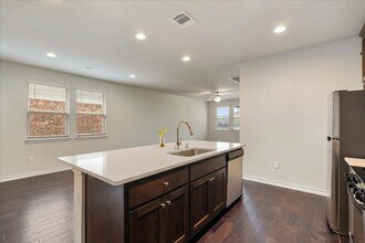 7617 Saginaw Dr in Austin, TX - Building Photo - Building Photo
