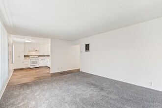 Armada Apartments in Ventura, CA - Building Photo - Building Photo