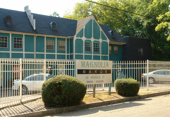 Magnolia Manor in Jackson, MS - Foto de edificio - Building Photo