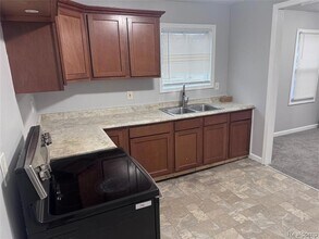 20940 Wellington Ave in Warren, MI - Building Photo - Building Photo