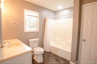 743 Hollister St in Pontiac, MI - Building Photo - Building Photo