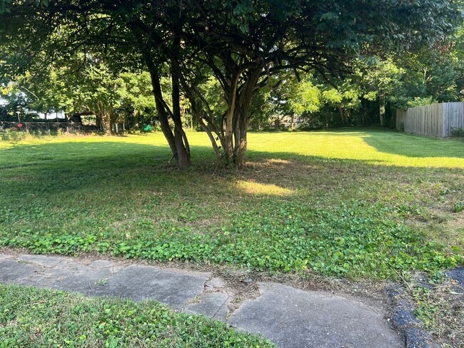 125 Camden Ave in Versailles, KY - Building Photo - Building Photo