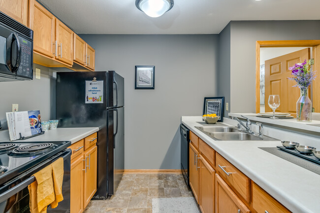 Library Hill Apartments in Milwaukee, WI - Building Photo - Interior Photo