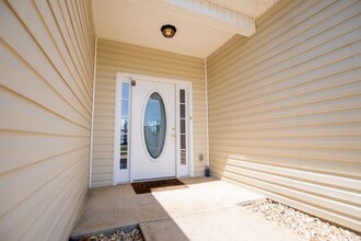 225 Polar Ln in Carrollton, GA - Building Photo - Building Photo