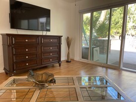 1455 Tierra Rejada Rd, Unit Mother-in-lawunit in Simi Valley, CA - Building Photo
