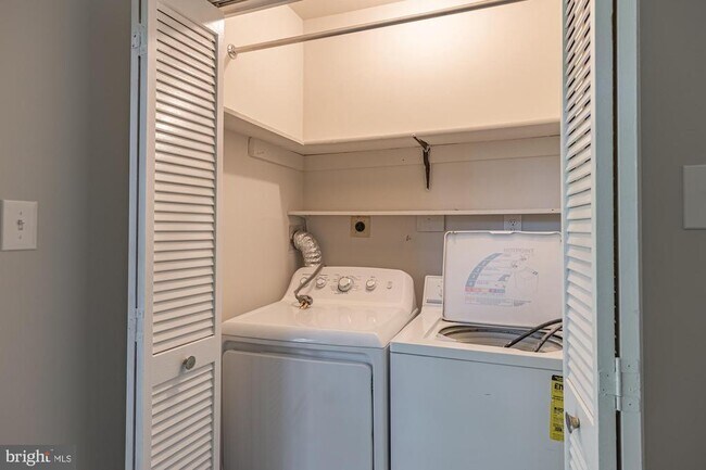 1204 N Wayne St in Arlington, VA - Building Photo - Building Photo