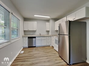 910 Pond St in Clayton, NC - Building Photo - Building Photo