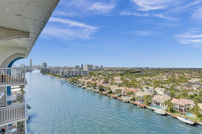 1600 S Ocean Dr in Hollywood, FL - Foto de edificio - Building Photo