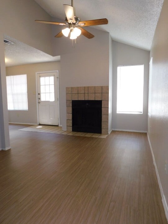 2223 Katy Ln in Georgetown, TX - Foto de edificio