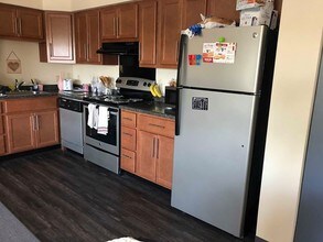 Simon Suites in Whitewater, WI - Foto de edificio - Building Photo