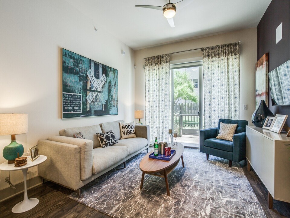 Infinity on Yorktown in Dallas, TX - Building Photo