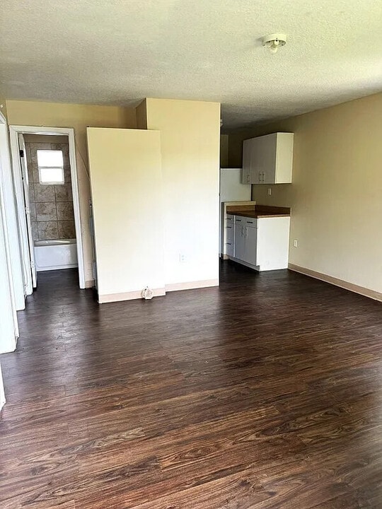 550 S John Young Pkwy in Orlando, FL - Foto de edificio
