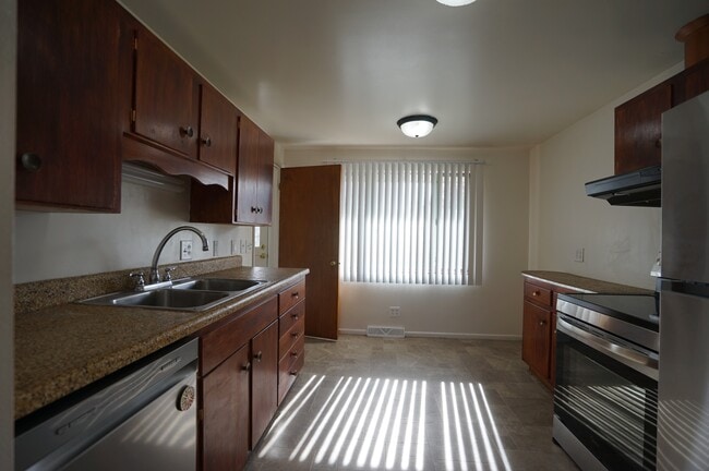 2500 Westchester Dr in Denver, CO - Building Photo - Building Photo