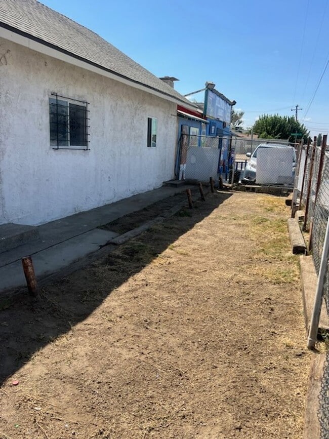 property at 1111 E Planz Rd