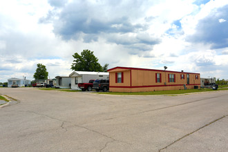 Skyview Estates MHC in El Reno, OK - Foto de edificio - Building Photo