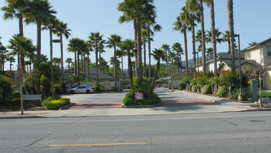 Crestwood Apartments in Gilroy, CA - Building Photo - Building Photo