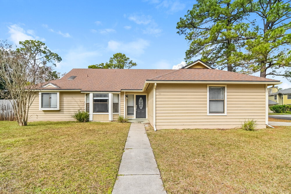 8255 Spencers Trace Dr in Jacksonville, FL - Building Photo