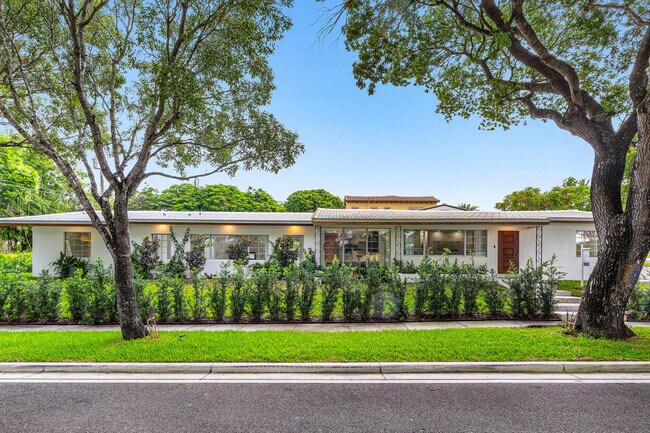 2330 Lake Ave in West Palm Beach, FL - Building Photo - Building Photo