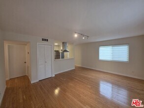 1260 Vin Scully Ave in Los Angeles, CA - Building Photo - Building Photo
