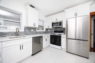 19 Puritan Rd, Unit 2 in Somerville, MA - Building Photo