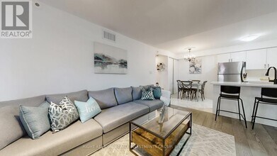 316 John St. in Markham, ON - Building Photo - Building Photo