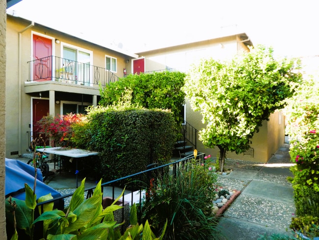 3143 Neal Ave in San Jose, CA - Foto de edificio - Building Photo