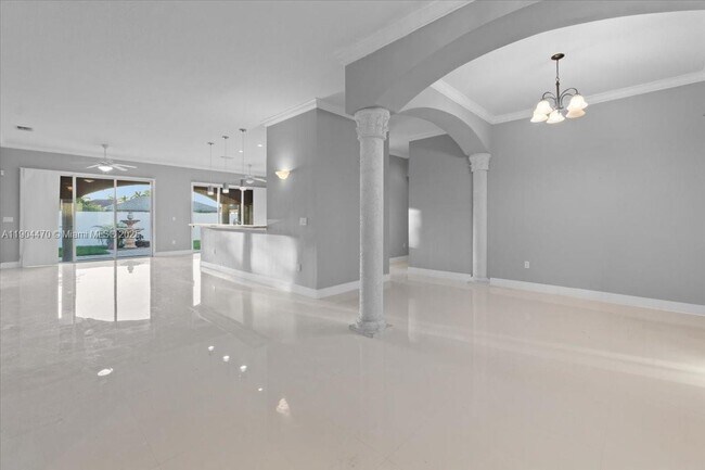 16640 NW 86th Ct in Miami Lakes, FL - Building Photo - Building Photo