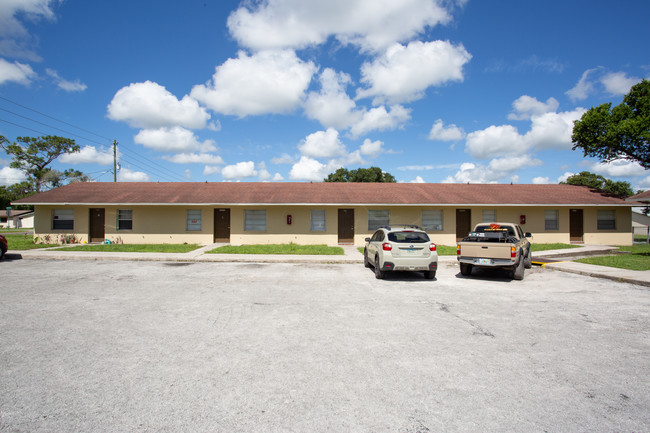 38937 North Ave in Zephyrhills, FL - Foto de edificio - Building Photo