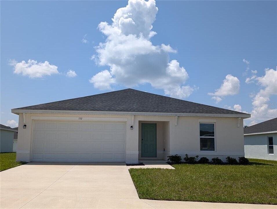 152 Kroll Ln in Lady Lake, FL - Building Photo