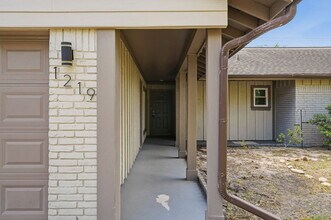 1219 Wisterwood Dr in Houston, TX - Building Photo - Building Photo