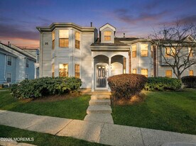 186 Tulip Ln in Freehold, NJ - Building Photo