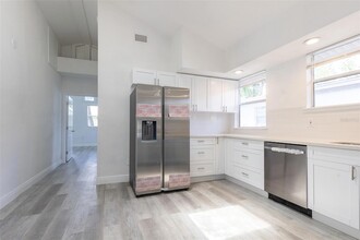 6906 N Lynn Ave in Tampa, FL - Building Photo - Building Photo