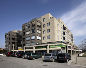 Regency Court in Toronto, ON - Building Photo - Building Photo