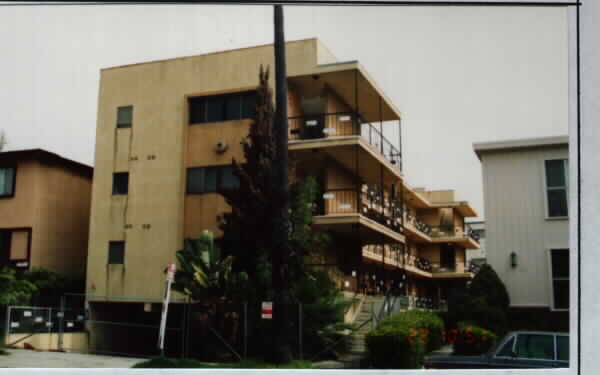 807 4th St in Santa Monica, CA - Building Photo