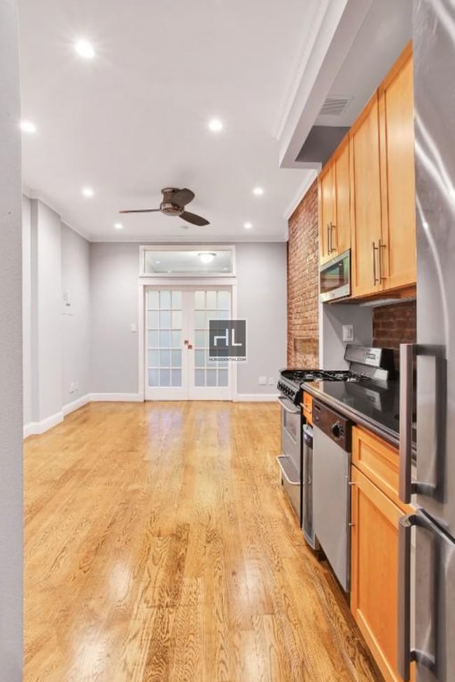 PERRY ST. in New York, NY - Building Photo - Building Photo