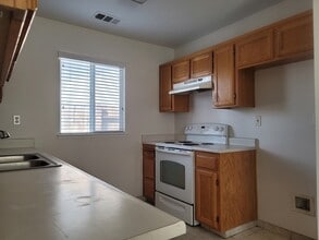 6054 Preakness Dr in Riverbank, CA - Foto de edificio - Building Photo
