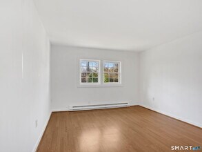 21 Richdale Dr in Wilton, CT - Foto de edificio - Building Photo