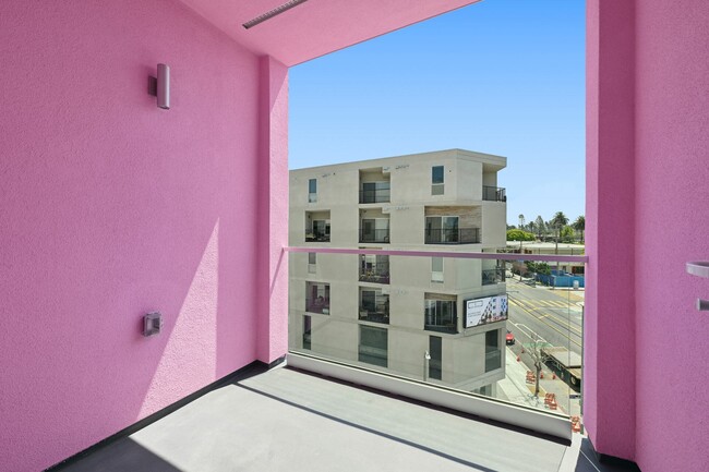 2599 Alsace in Los Angeles, CA - Foto de edificio - Building Photo