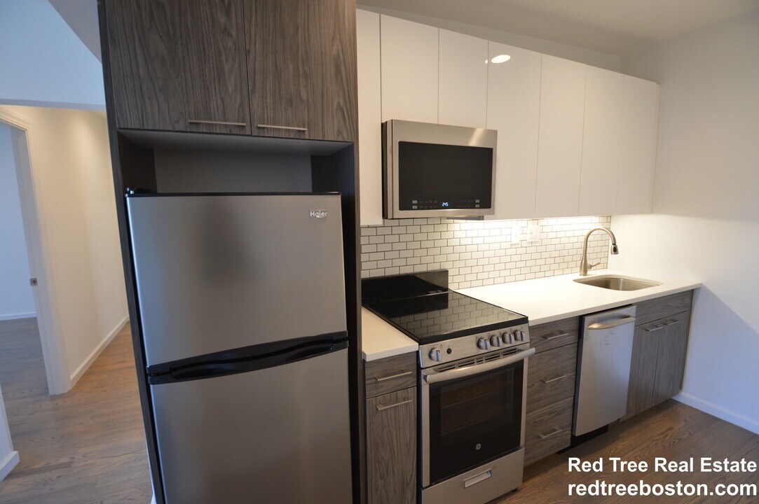 29 Peterborough St, Unit 11-8 in Boston, MA - Building Photo