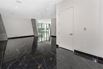 2669 S Bayshore Dr in Miami, FL - Building Photo - Building Photo