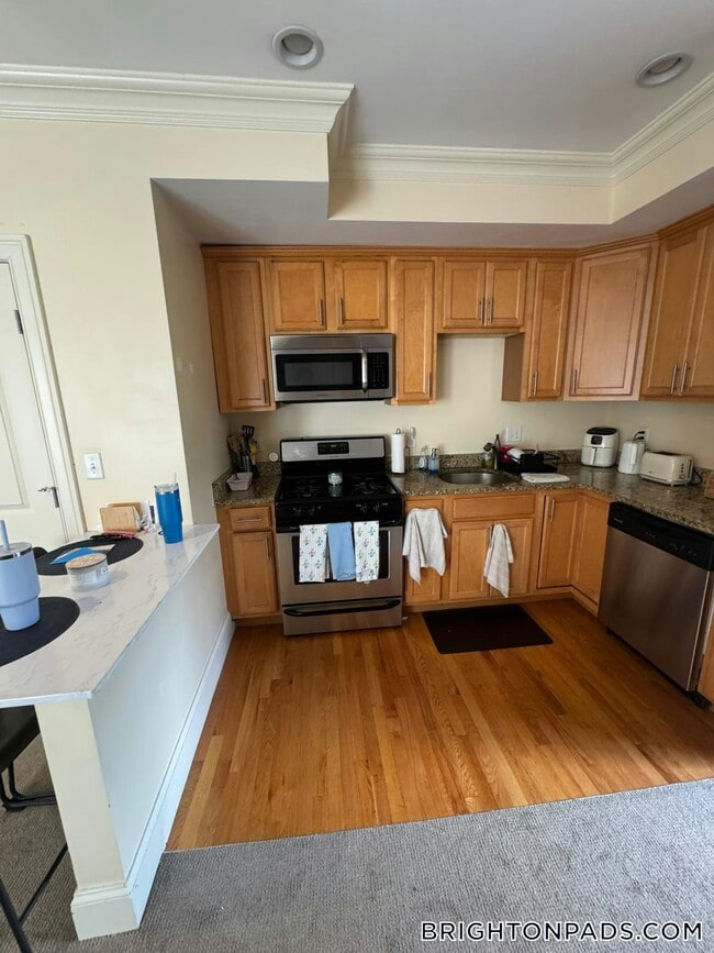 25 Lothrop St, Unit 2