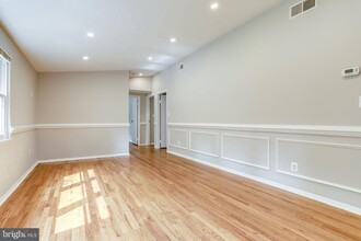 8424 Hayden Ln in Annandale, VA - Building Photo - Building Photo