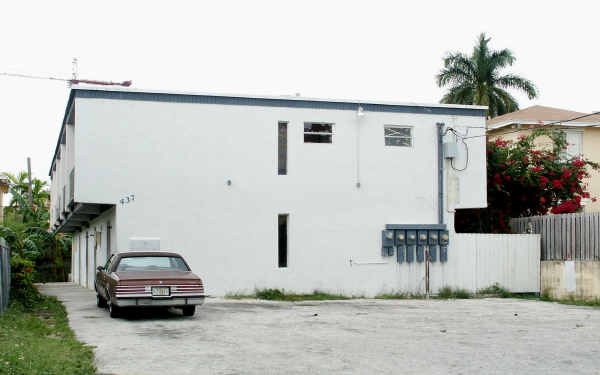 437 SW 3rd St in Miami, FL - Building Photo - Building Photo