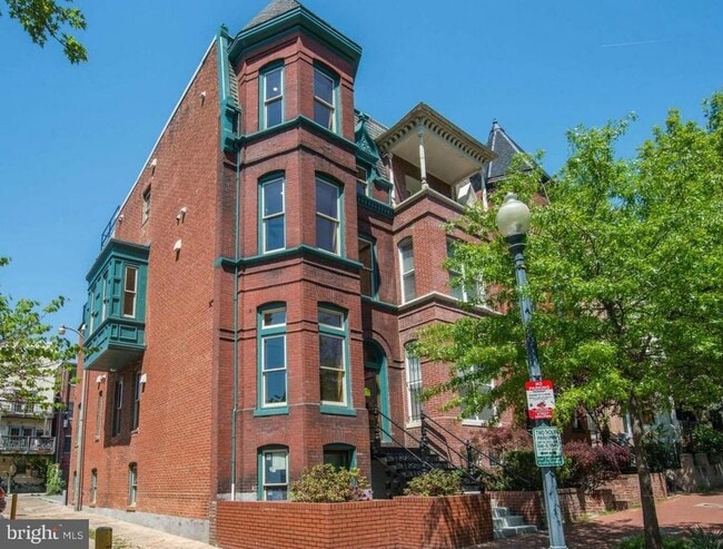 property at 1102 5th St NW