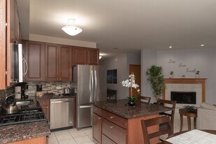 1222 W Belmont Ave, Unit G06C in Chicago, IL - Building Photo