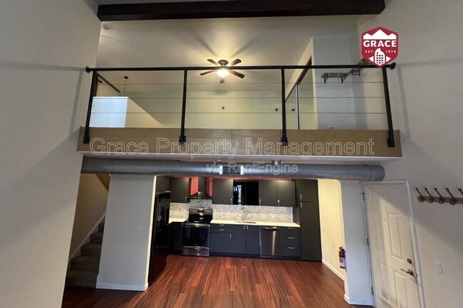 property at 3121 S Tamarac Dr