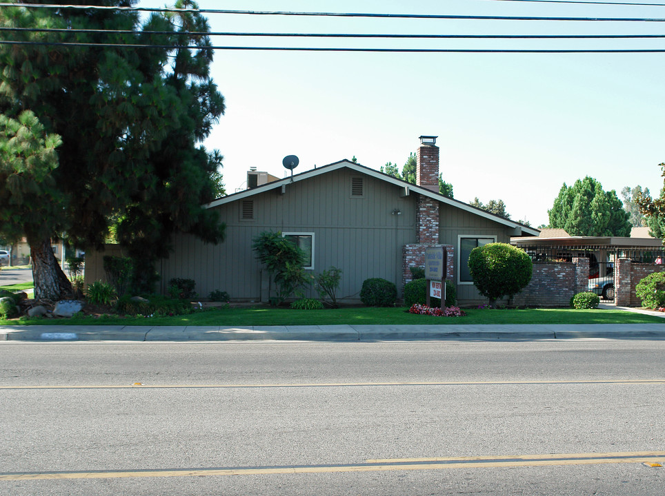 Parkside Villa Apartments in Fresno, CA - Building Photo